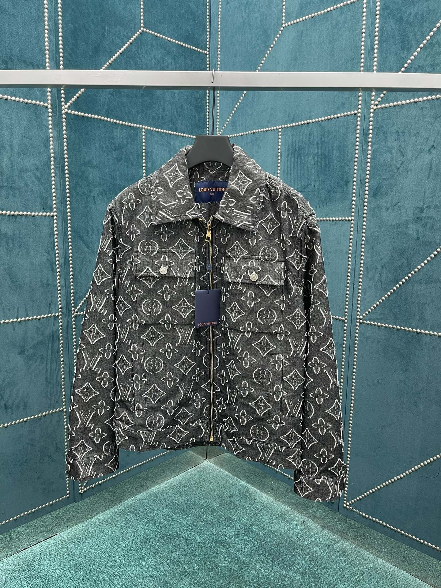 LV  jacket