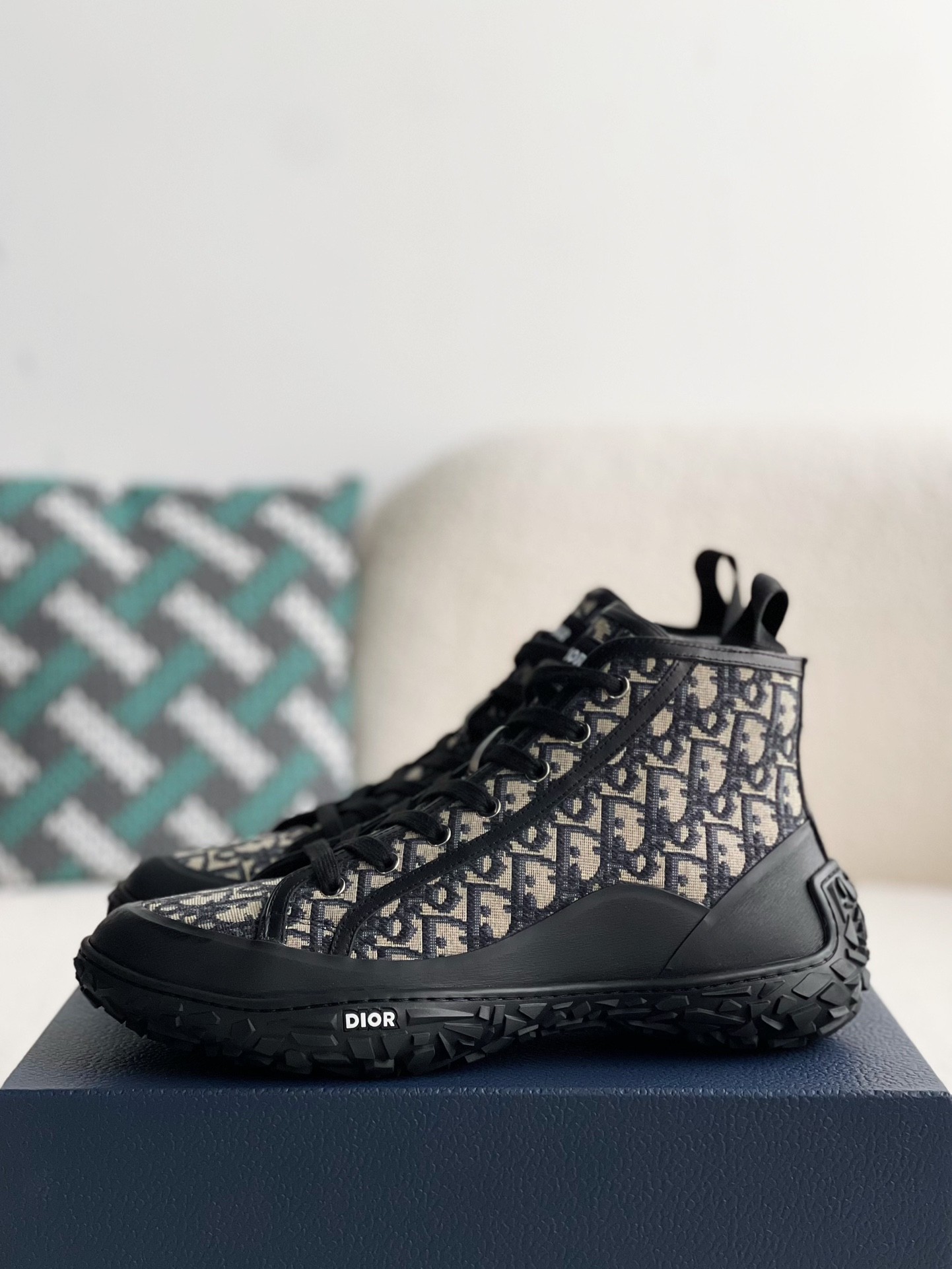 DR B28 high-top Sneakers