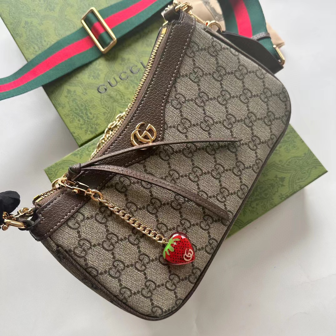 Fashion 9.8″x5.9″x2.6″ With Strawberry pendant Adjustable strap Handbag BB-921058