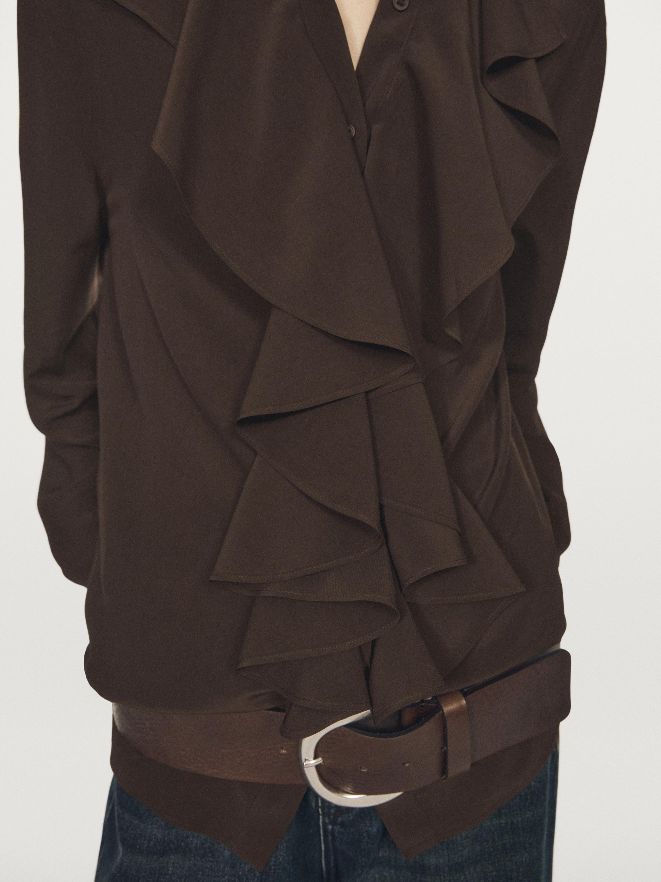 Blusa fluida detalle volantes