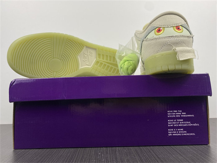 NK SB Dunk Low Mummy DM0774-111