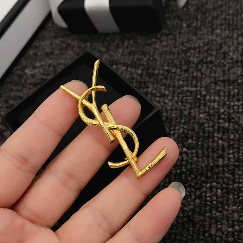 New Golden Letters Brooch QTXZ-9110011
