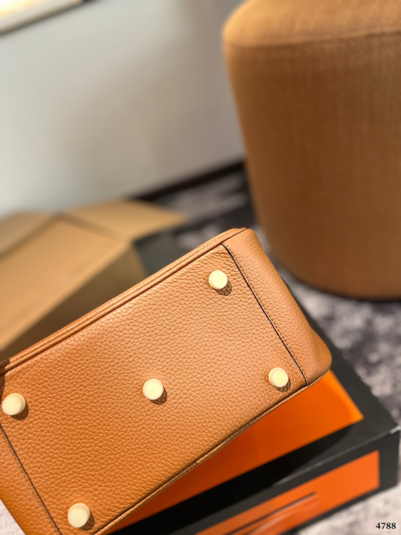 Big:10.2″x6.3″ Small:7.1″x5.1″ leather Woman’s Handbag BB-921048