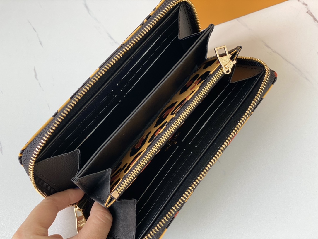 Long wallet 7.7″x3.9″x1.0″ BB-918000388