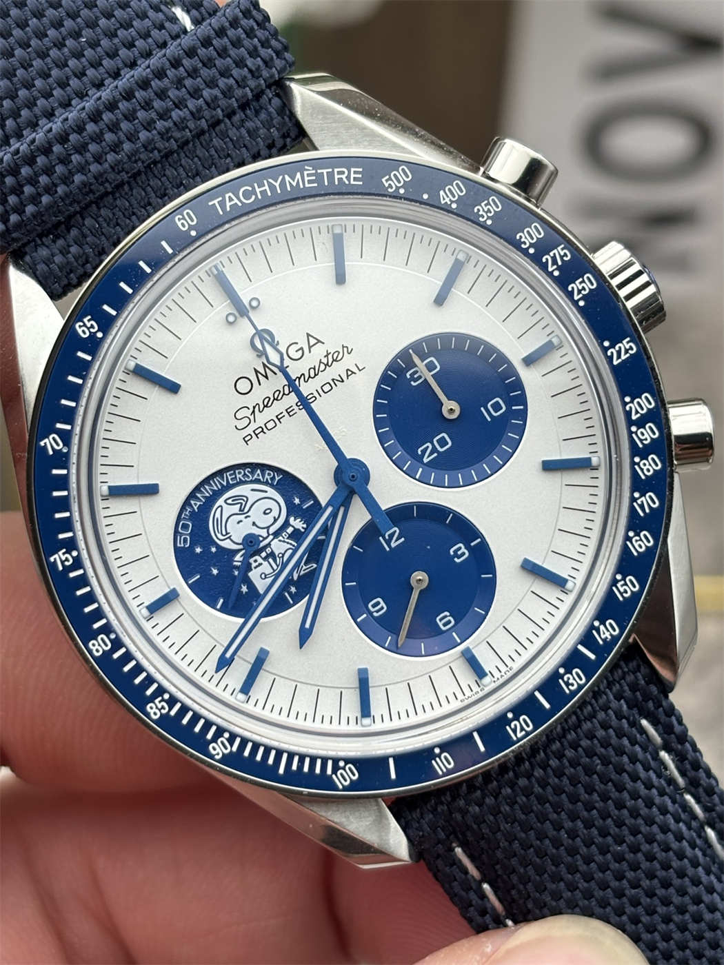 Omega Speedmaster Snoopy Replica 310.32.42.50.02.001 – Silver Snoopy Manual Chronograph 42mm
