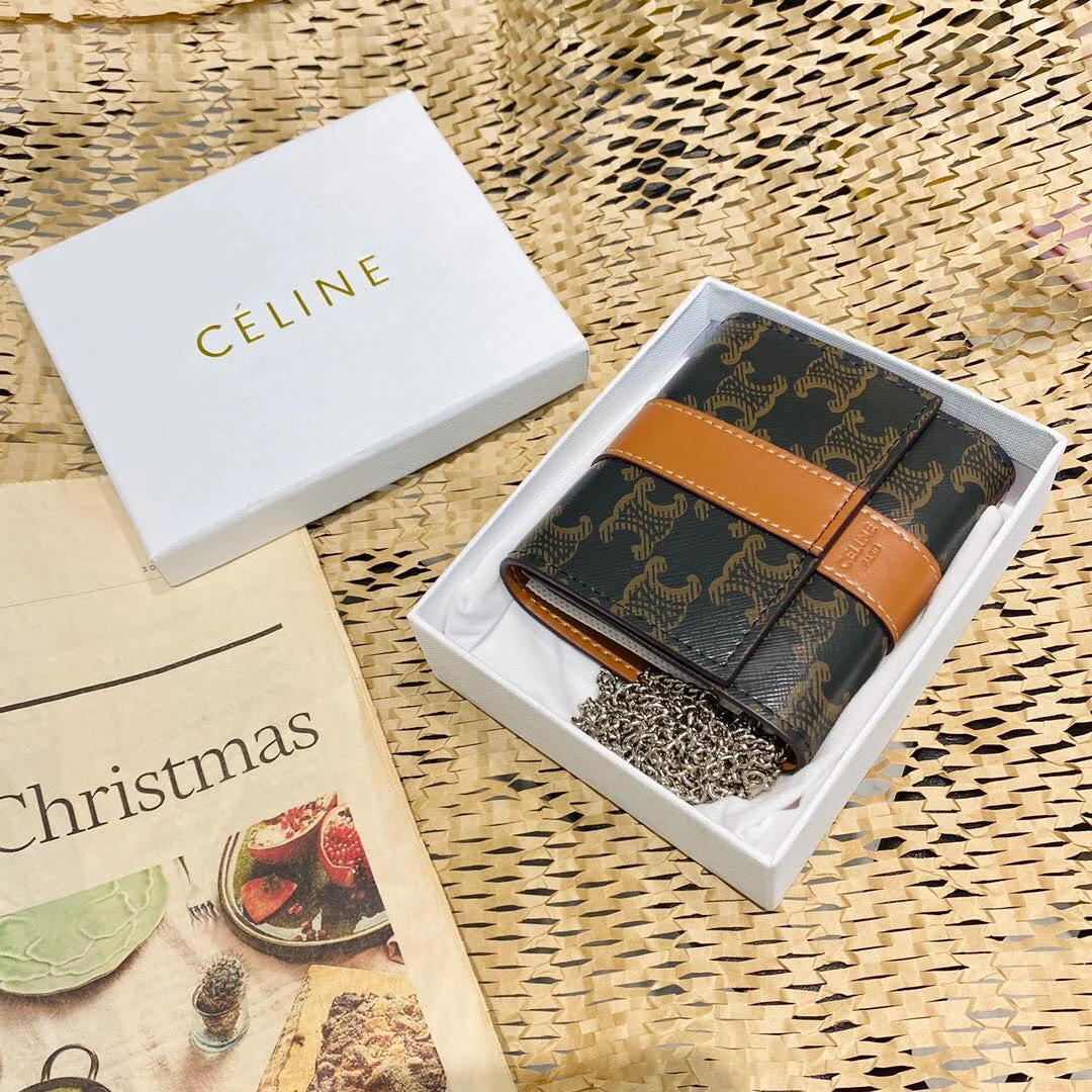 [Celine] A very popular, modern design, perfect for both work and going out!