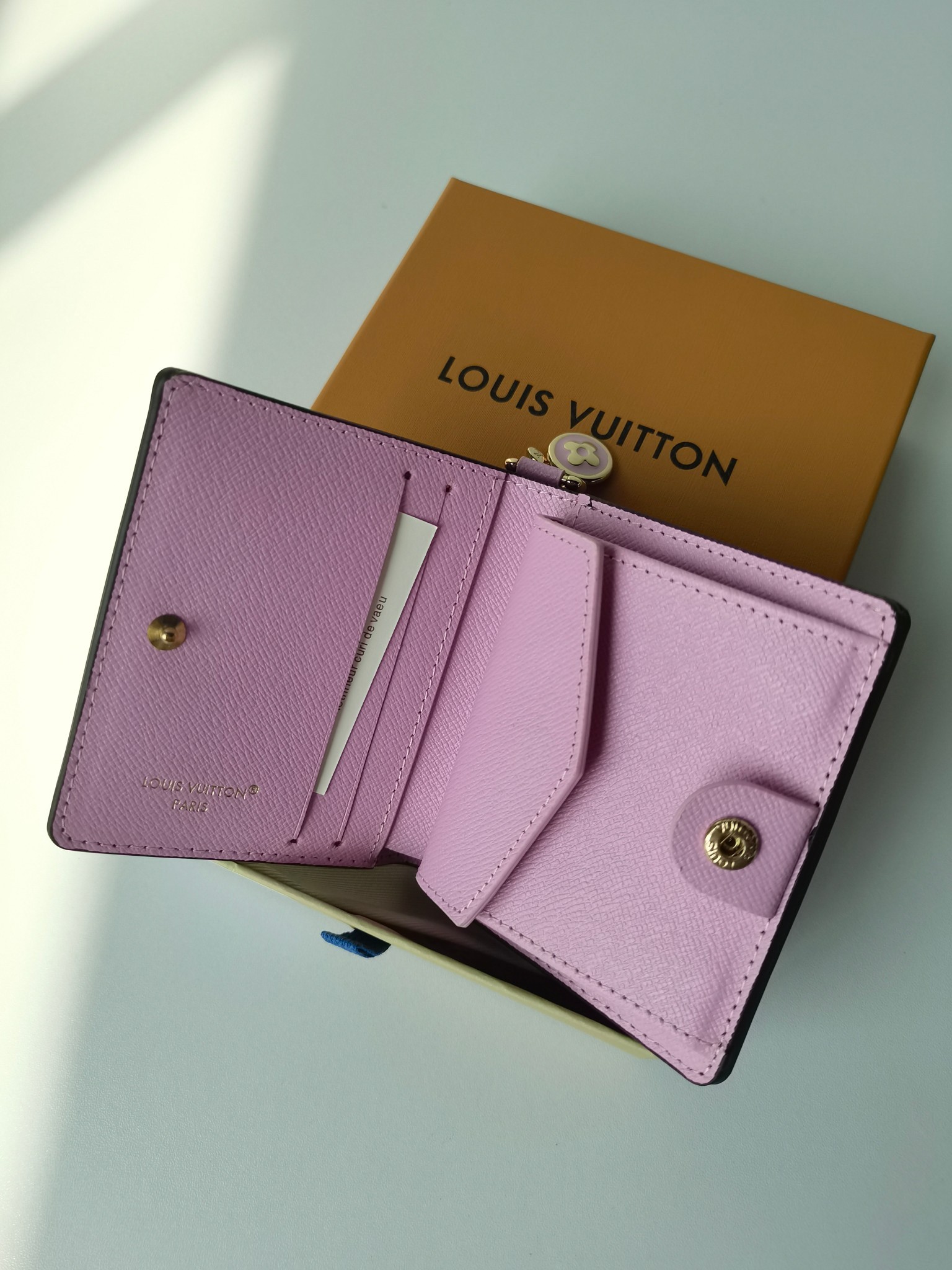 LV Wallets Size：9x11.5x1.5cm