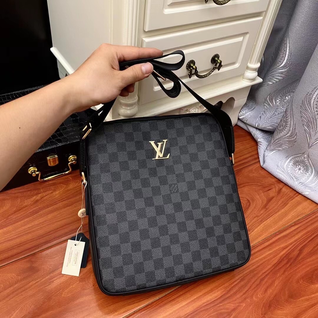 LV Pochette Voyage 27x26x5cm