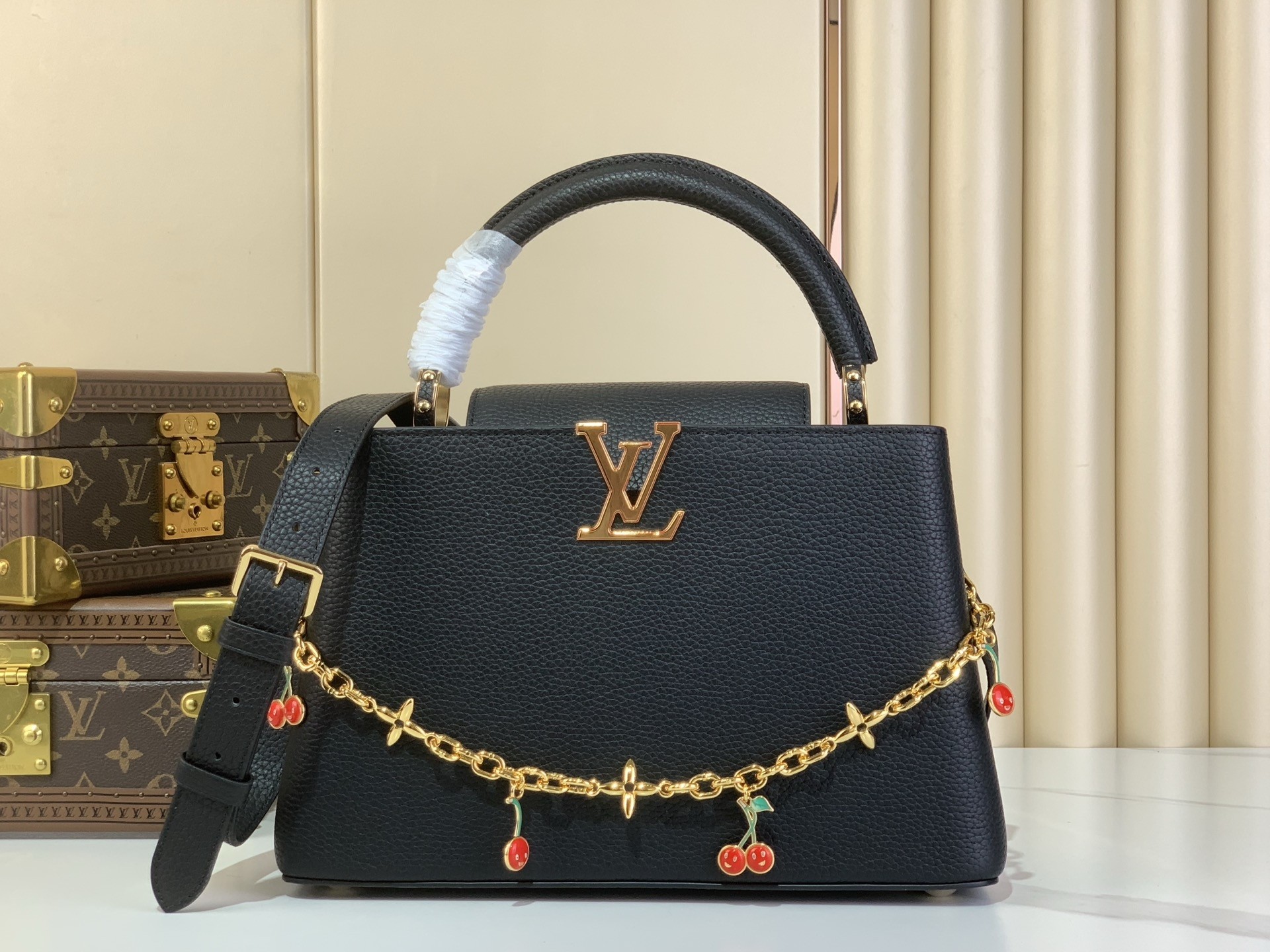 LV x TM CAPUCINES Bag M13714 20x11x31.05cm