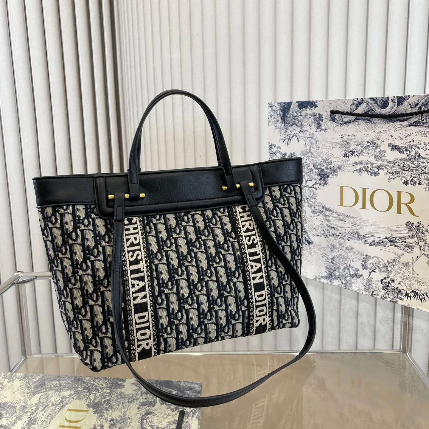 [Dior] New arrival of the hugely popular bag ♡ BOOK TOTE