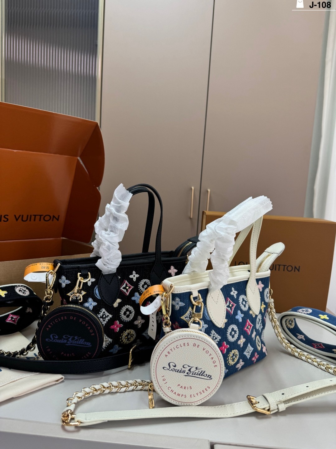 LV Handbag Size：20x15cm（Multiple colors）