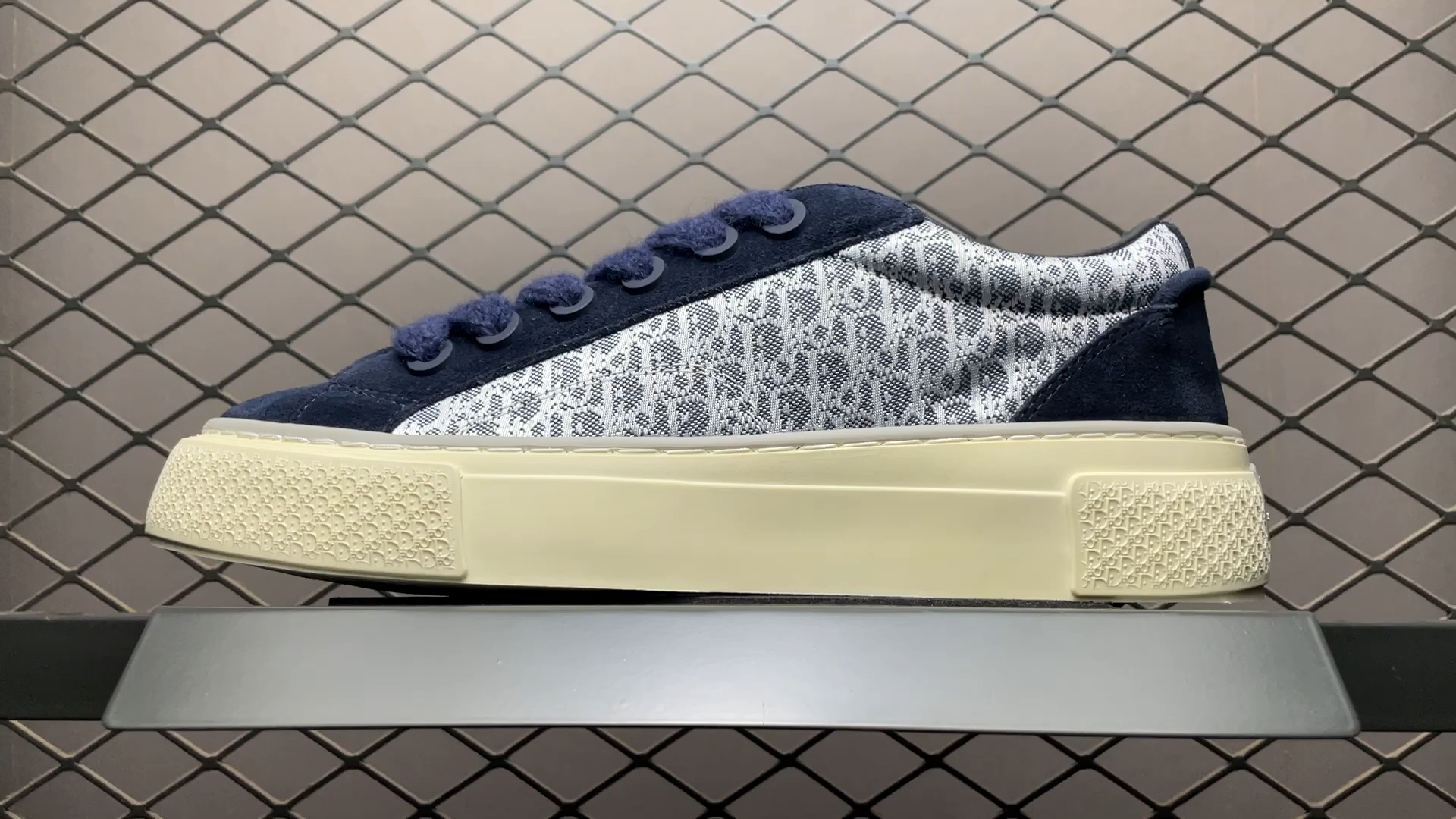 DR New B33 Sneaker