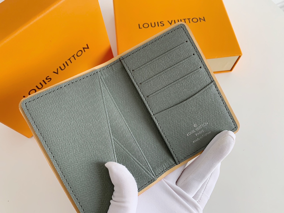 Cardholder 3.1″x4.3″x0.4″ BB-918000104