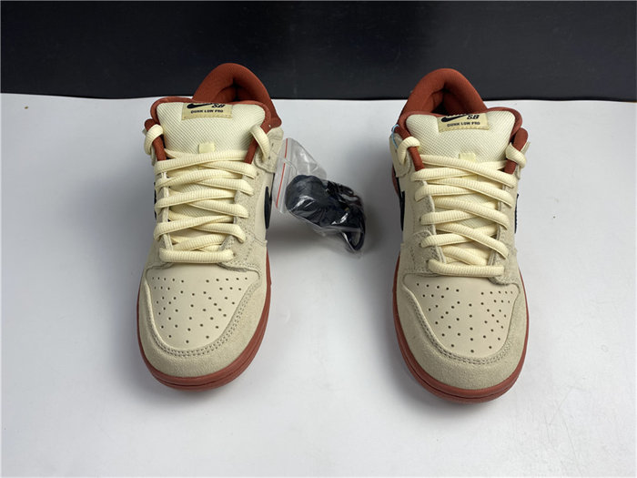 NK SB Dunk Low Pro Hennessy BQ6817-100