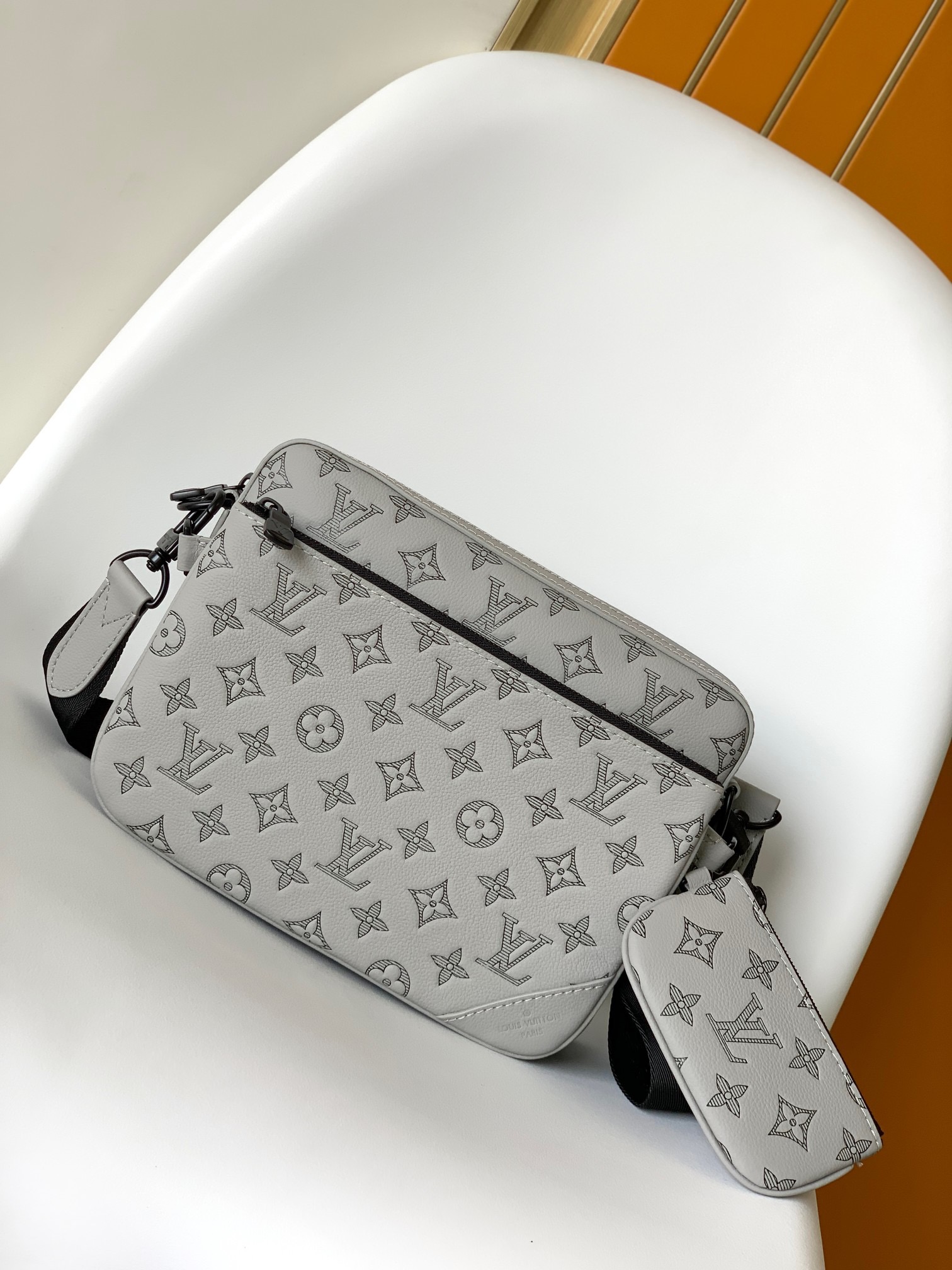 LV M46603  Size:25*18.5*7CM