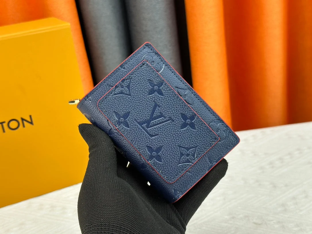 [Louis Vuitton] Mini Wallet - Small but with surprising storage capacity. Expected to sell out quickly.