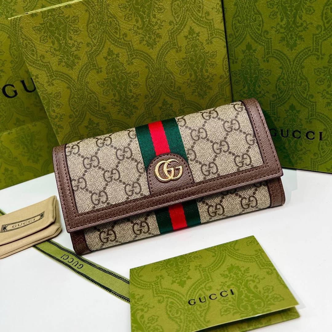 【Gucci】Sophisticated design! Ultra-thin short wallet, a must-have for spring and summer trends.