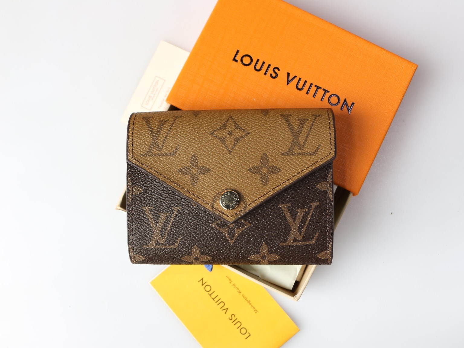 LV Wallets Size：12x9.5x1.5cm