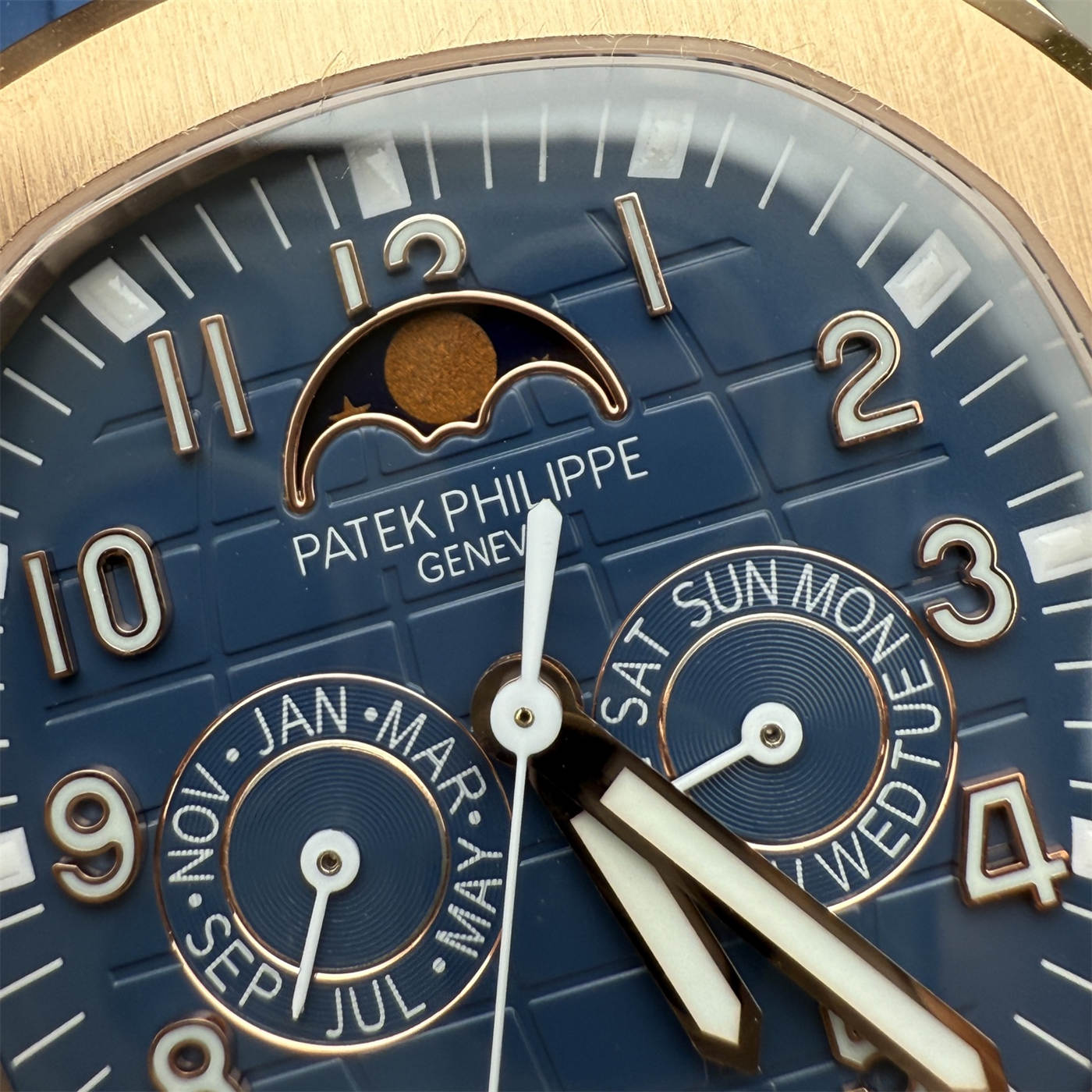 Patek Philippe Aquanaut 5261R Replica – 39.9mm Rose Gold Annual Calendar