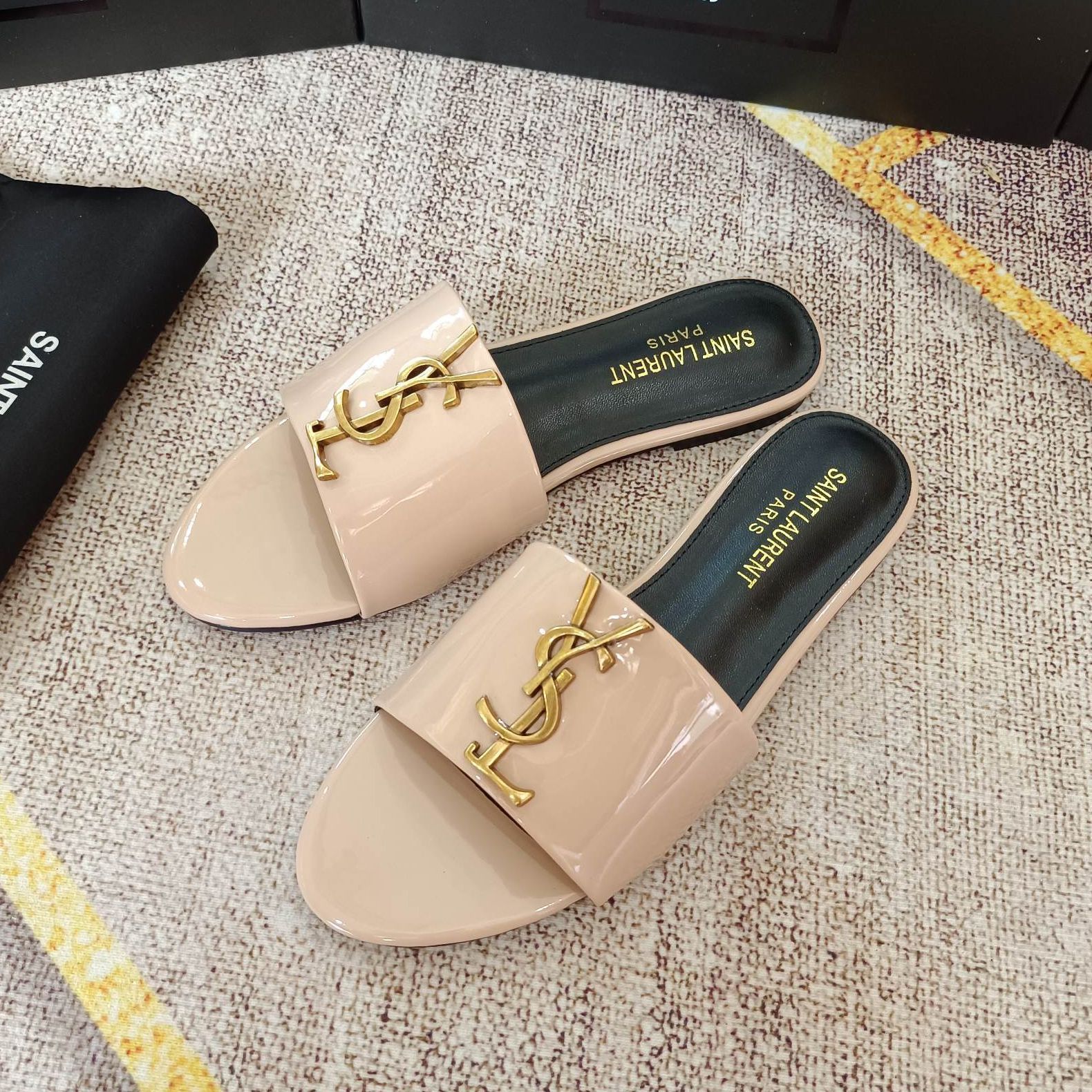 Classic Gold Signature Flat Slippers LX-872029
