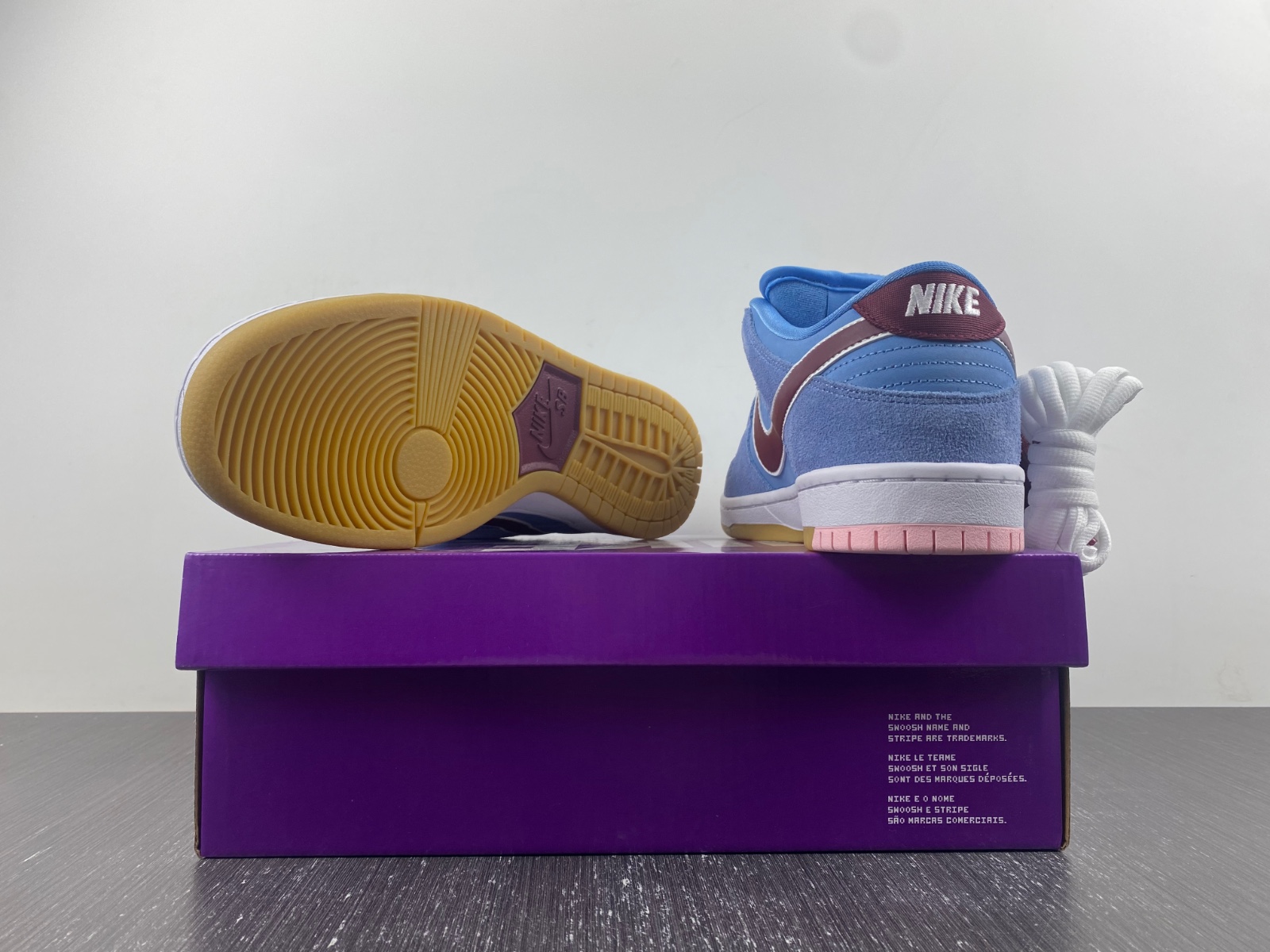 NK SB Dunk Low Philadelphia Phillies DQ4040-400