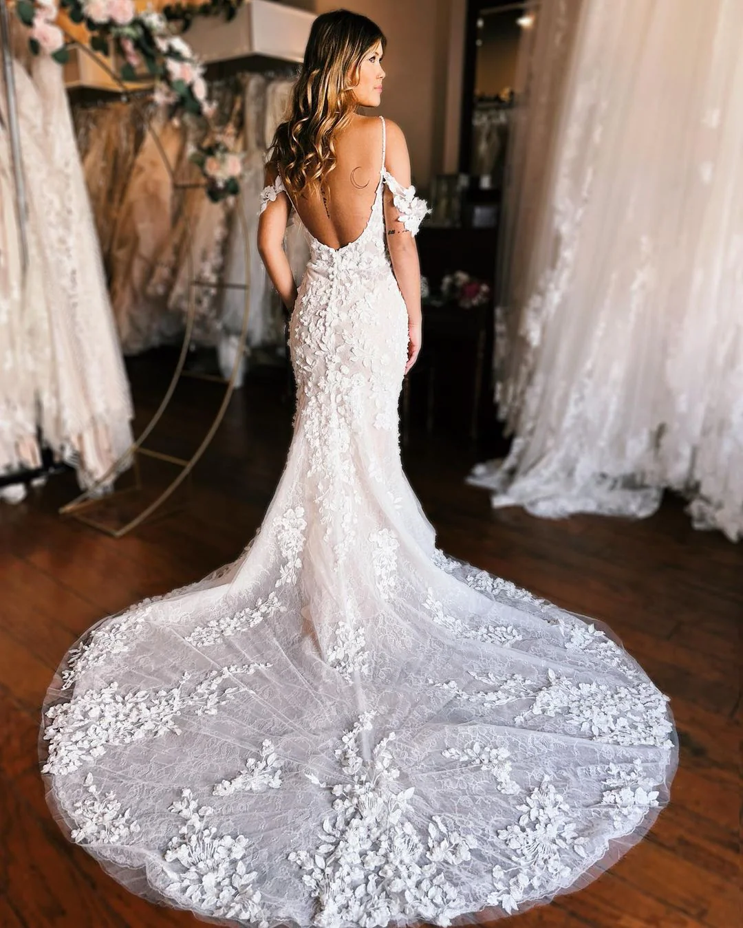 Elegant Mermaid Off-the-Shoulder Lace Wedding Dress
