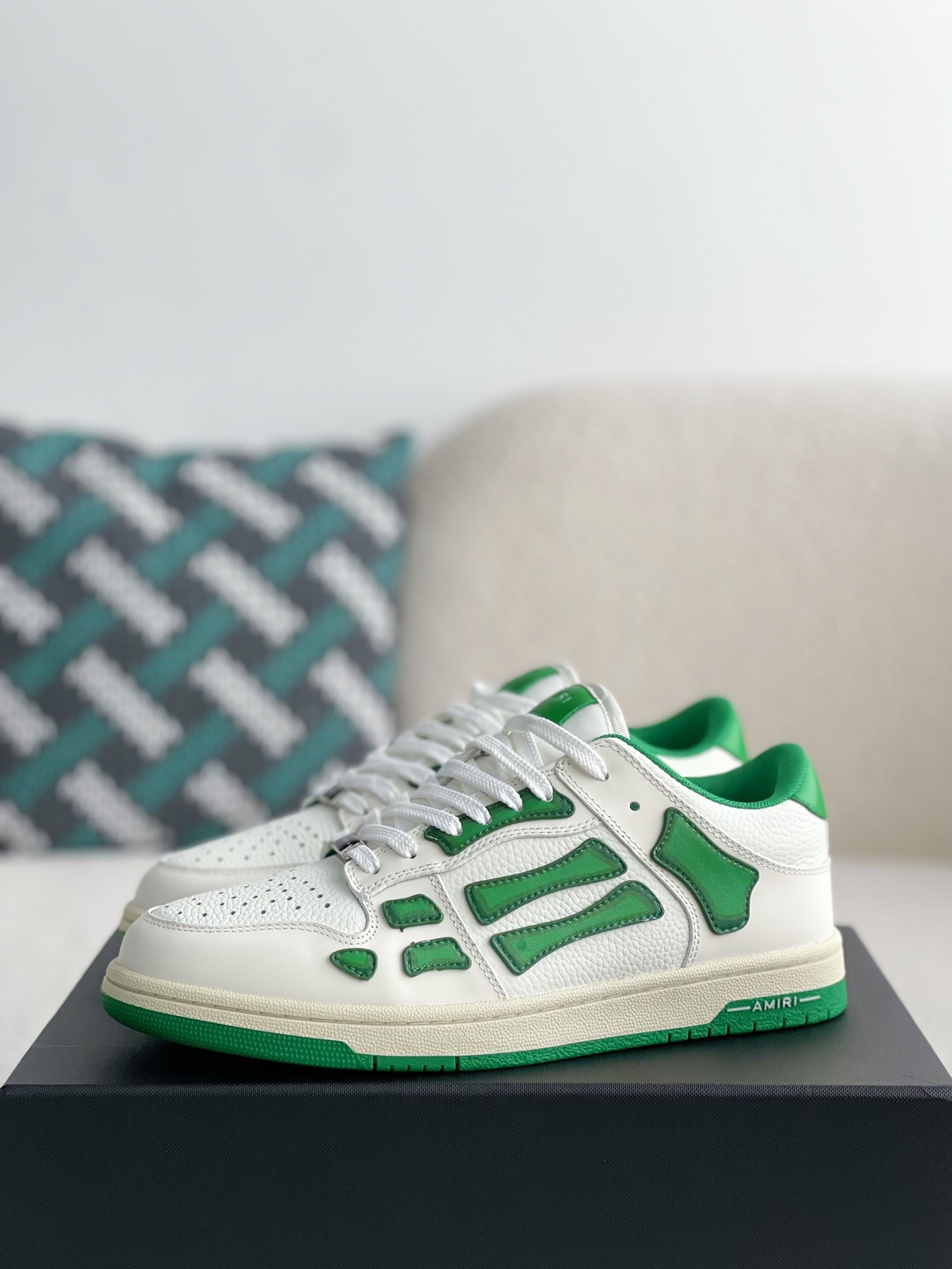 AMRI Bone Sneakers