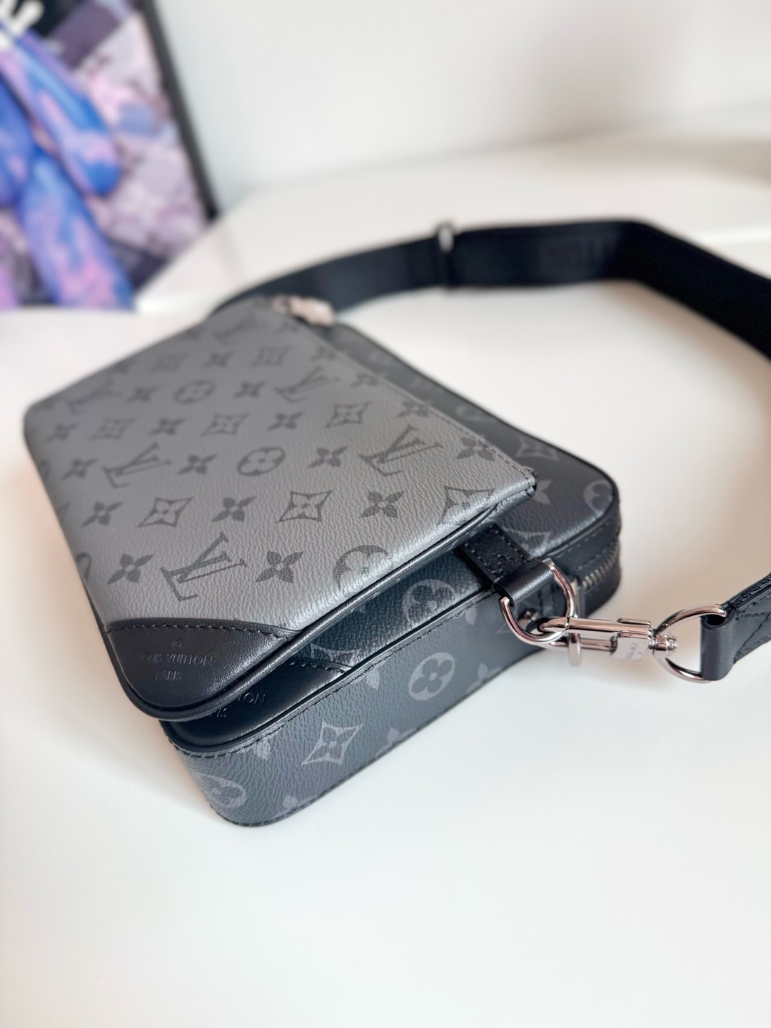 LV Monogram Eclipse M69443 Size: 25X18.5X7cm