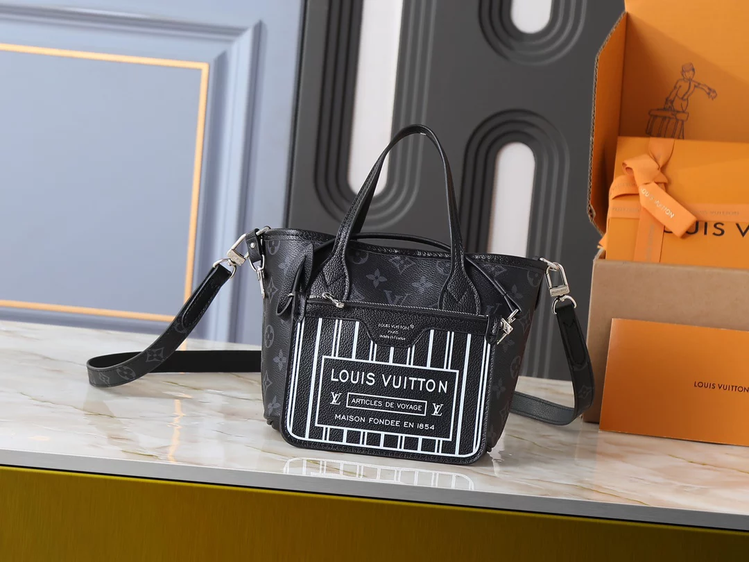 Genuine leather Big:12.2″x11.0″x5.5″ Small:9.8″x6.3″x3.9″ Woman’s Handbag with a small pocket BB-921946