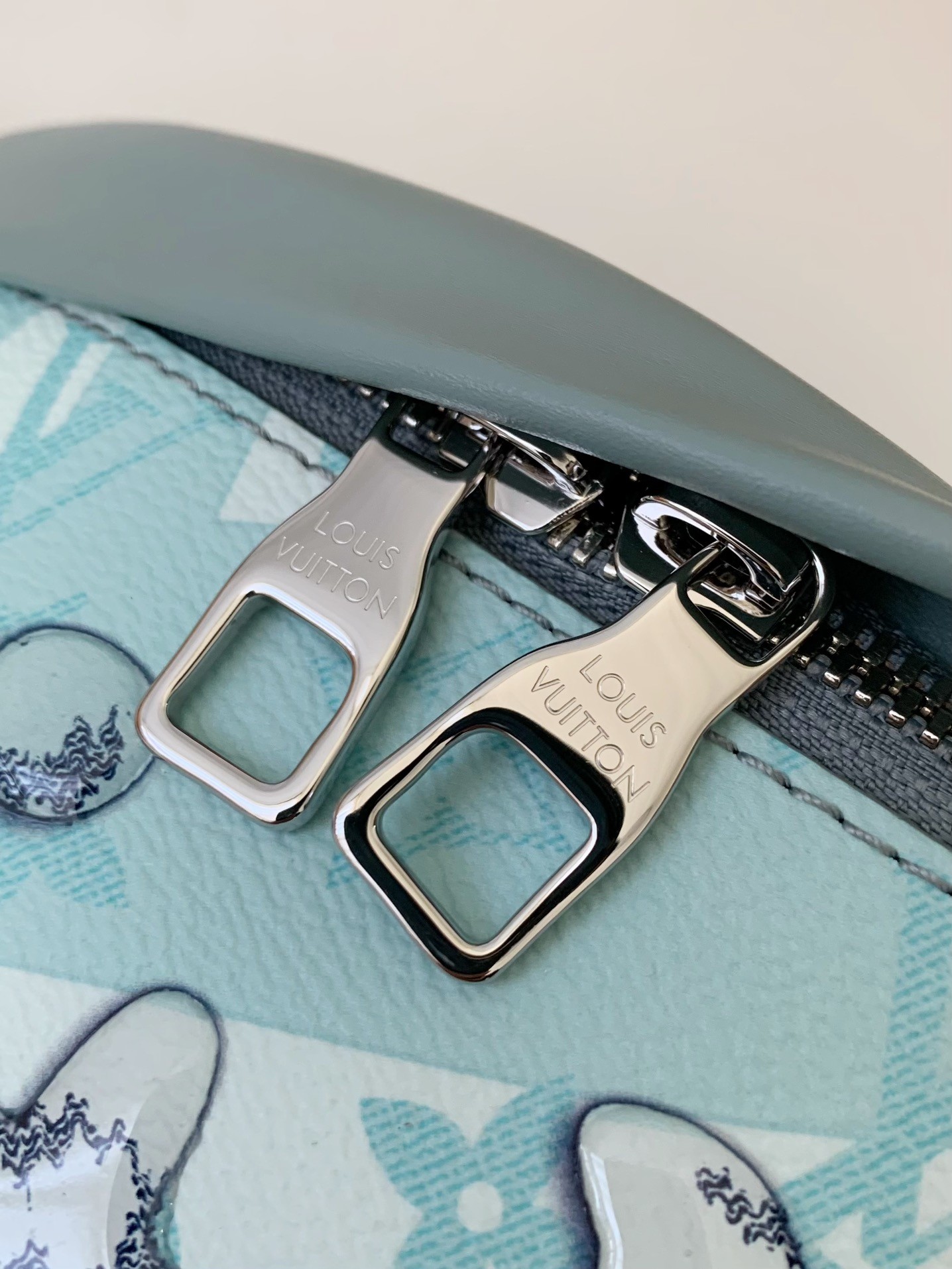 LV DISCOVERY 44*15*9cm