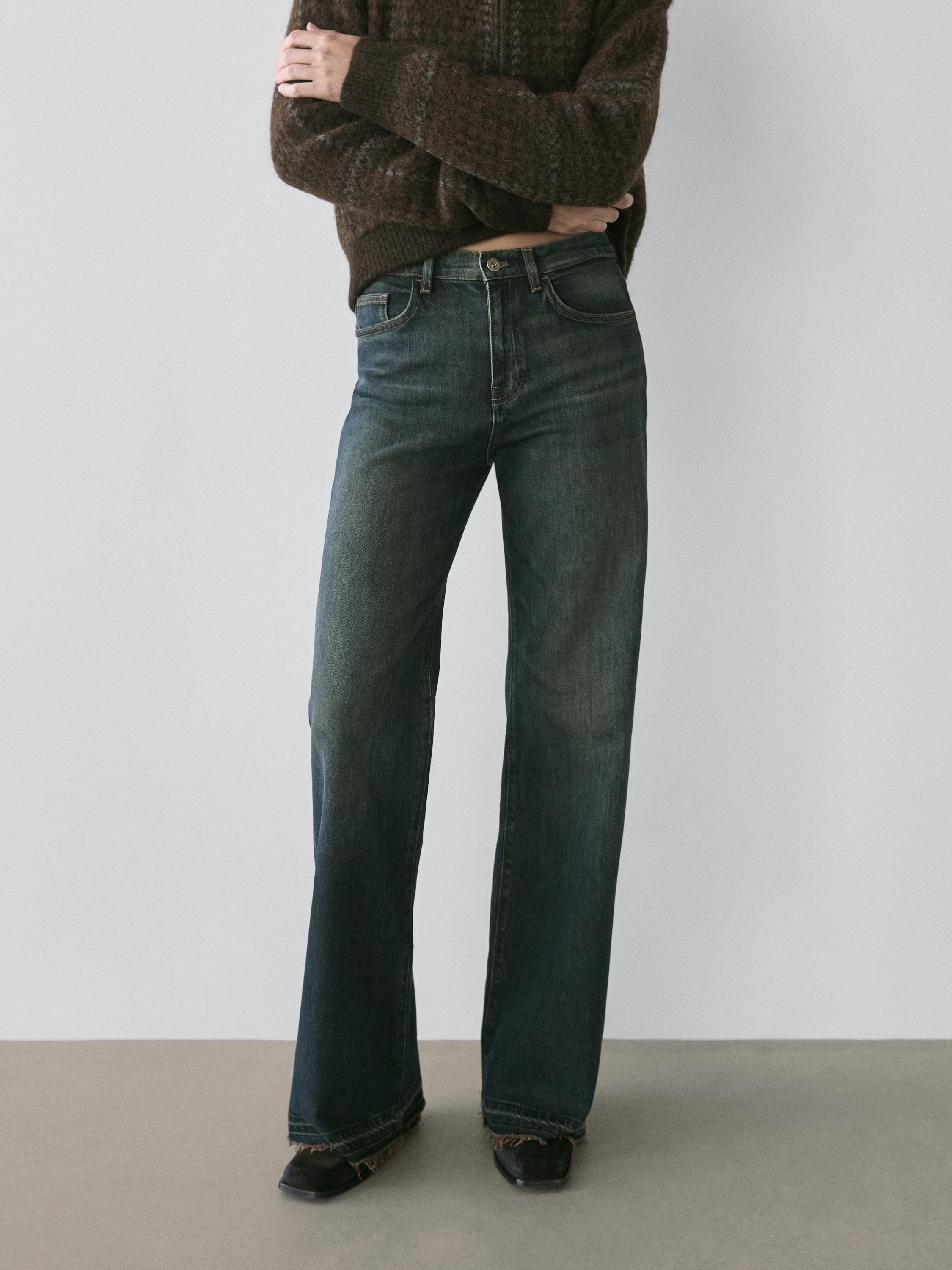 Jeans flare fit tiro medio