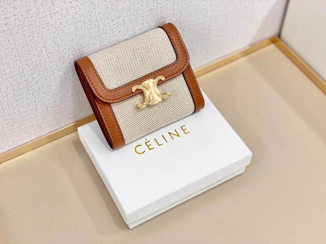 [Celine] A very popular, lightweight, and compact short wallet that's easy to carry! Includes customs duties and shipping.