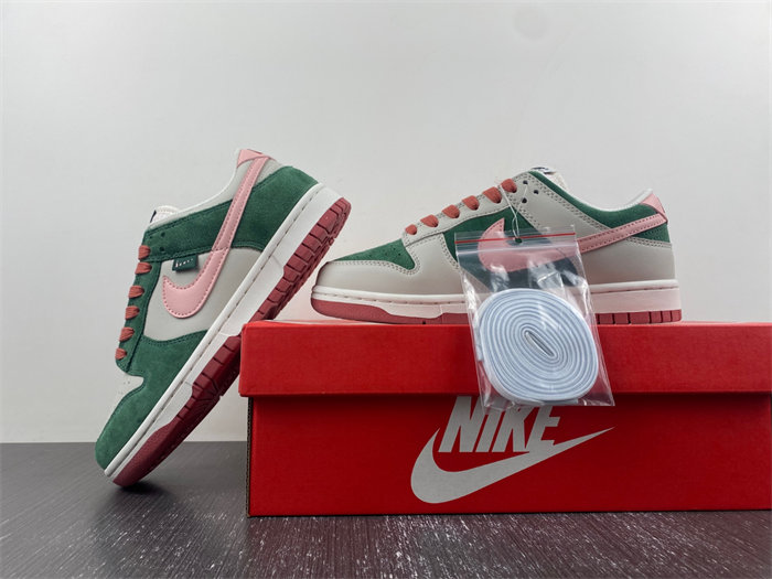NK Dunk Low SE All Petals United Fir Green FN8923-061