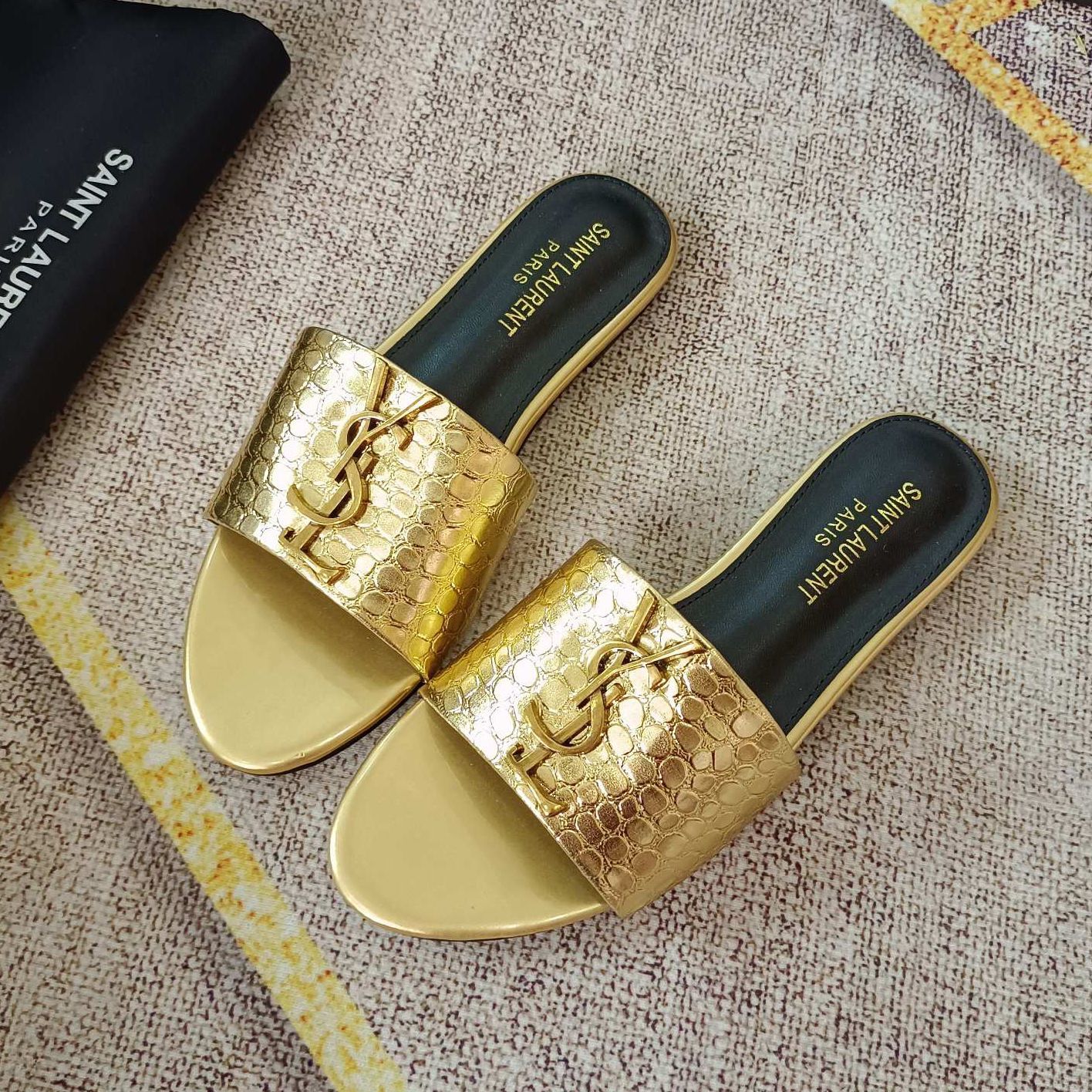 Classic Gold Signature Flat Slippers LX-872029