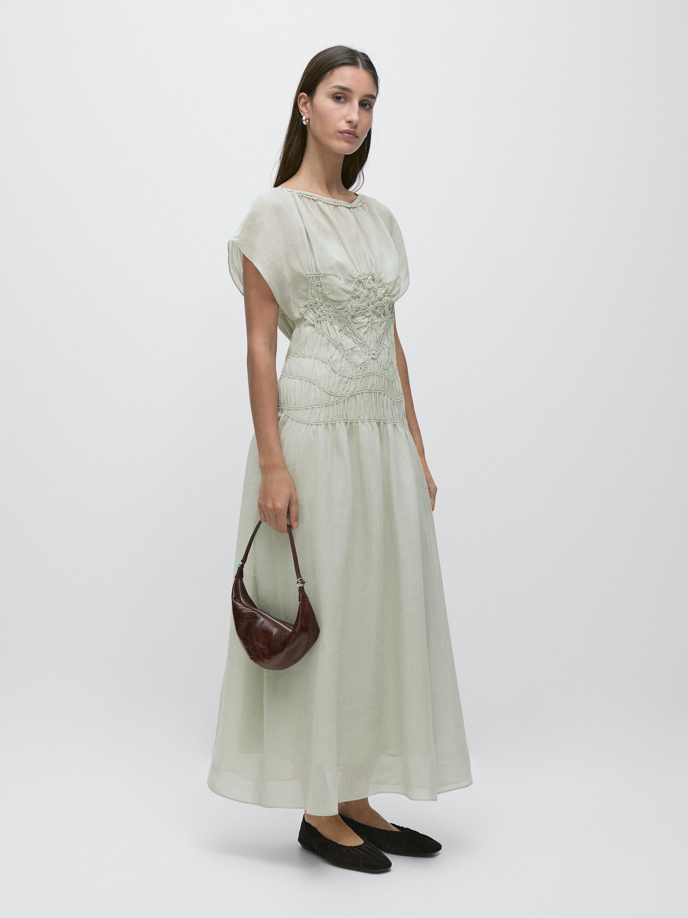 Vestido largo fluido detalle bordados