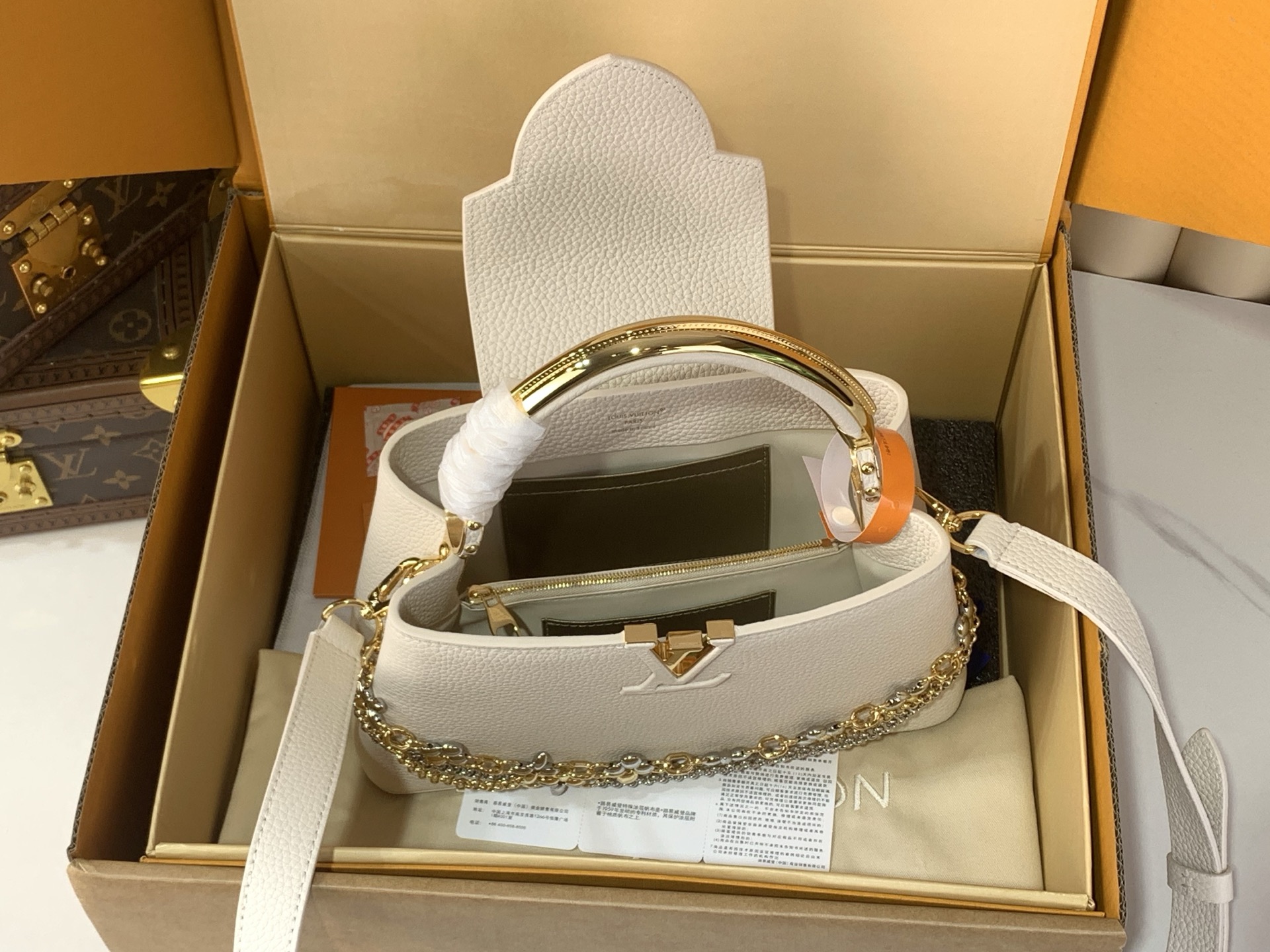 LOUIS VUITTON M26345 Capucines East-West Mini