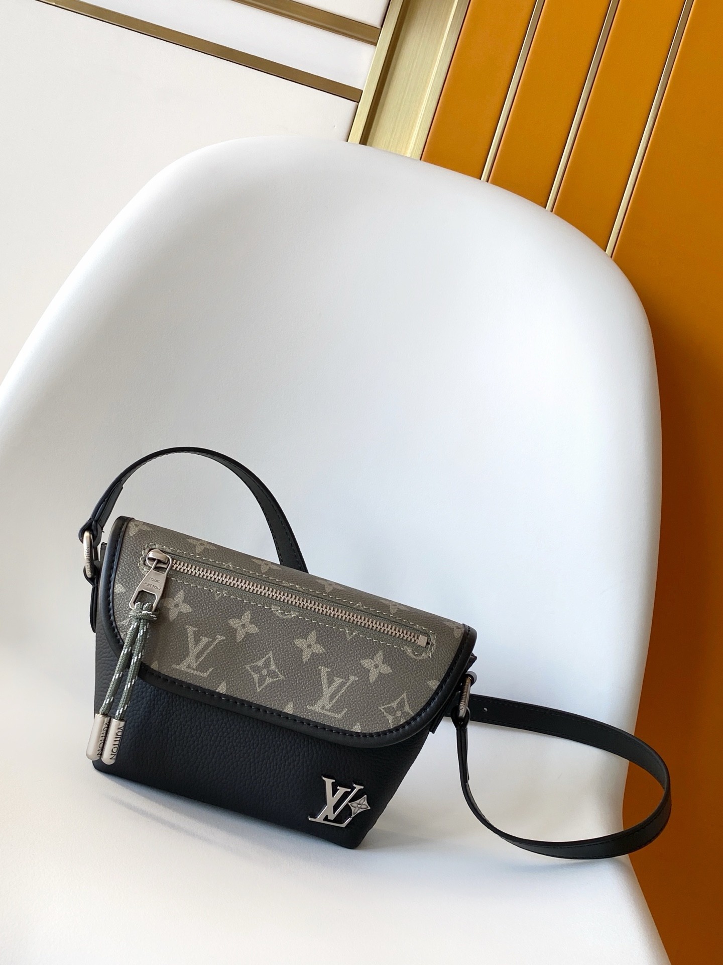 LV Pulse mini M12618 Size:22.5x16x5cm