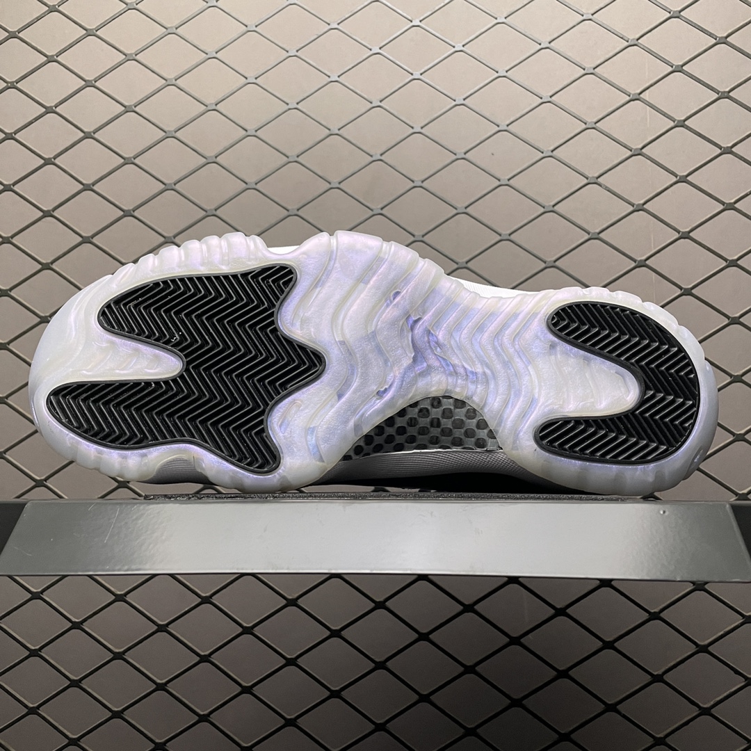 JRD 11 Retro Low Iridescent 528895-145