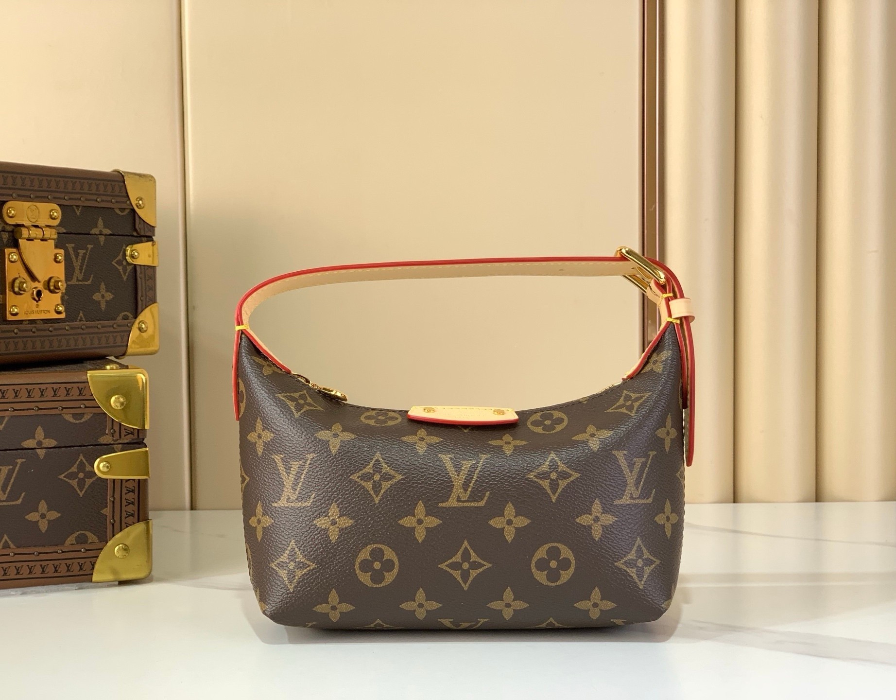 LV POCHETTE HILLS M27509 18.5x11x6.5cm