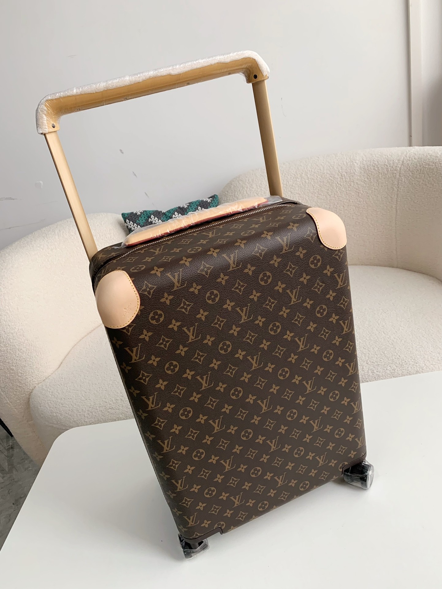 LV suitcase  20 inches（Multiple colors）