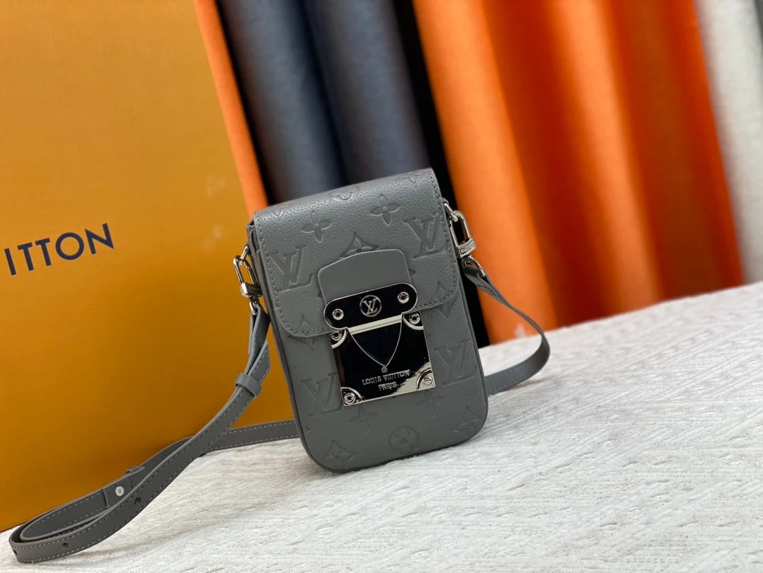 【Louis Vuitton】S-LOCK Vertical Wearable Wallet - Perfect for Gifts