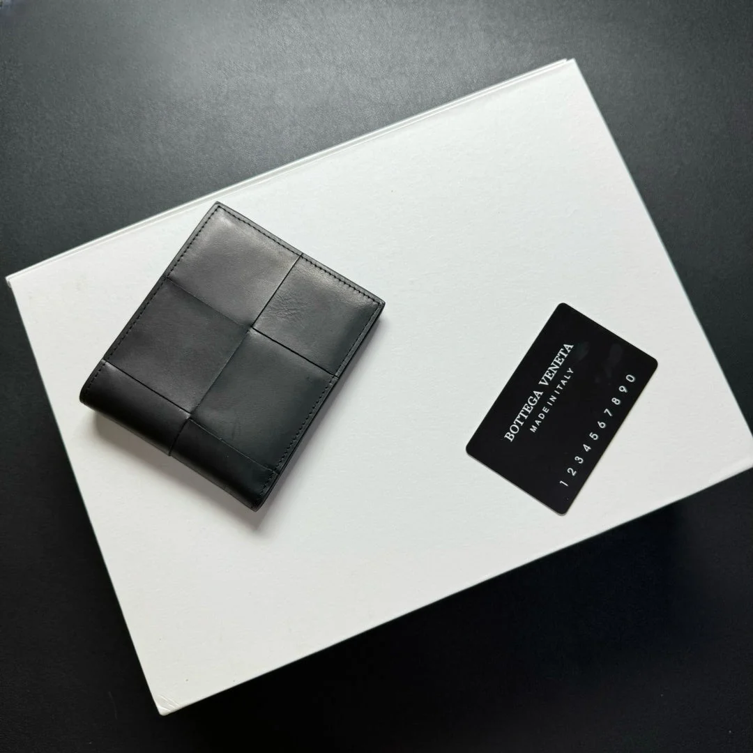 【Bottega Veneta】Popular★Cassette Bi-fold Wallet Black