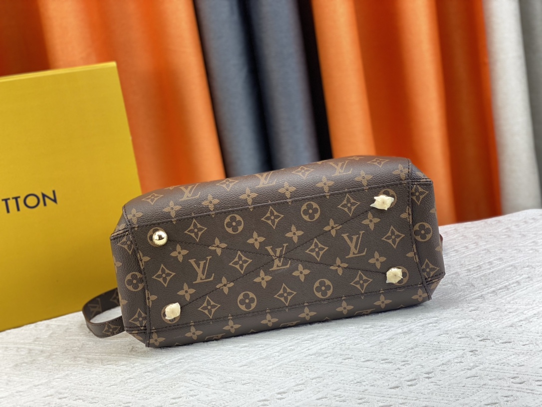 Woman’s handbag with strap 11.4″x7.9″x5.1″ BB-9180001000605