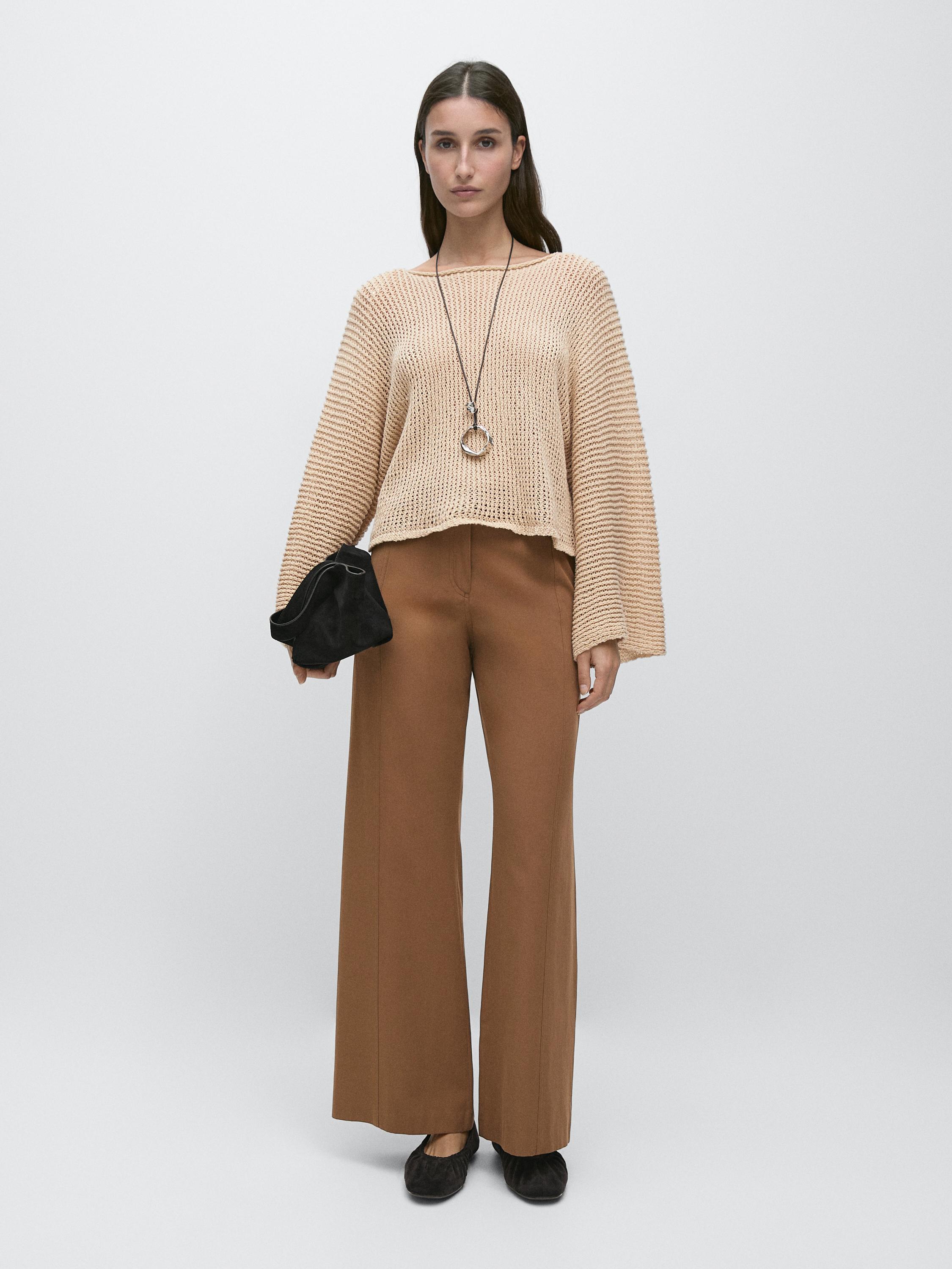 Pantalón flare fit con algodón