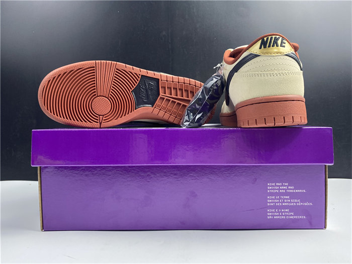 NK SB Dunk Low Pro Hennessy BQ6817-100