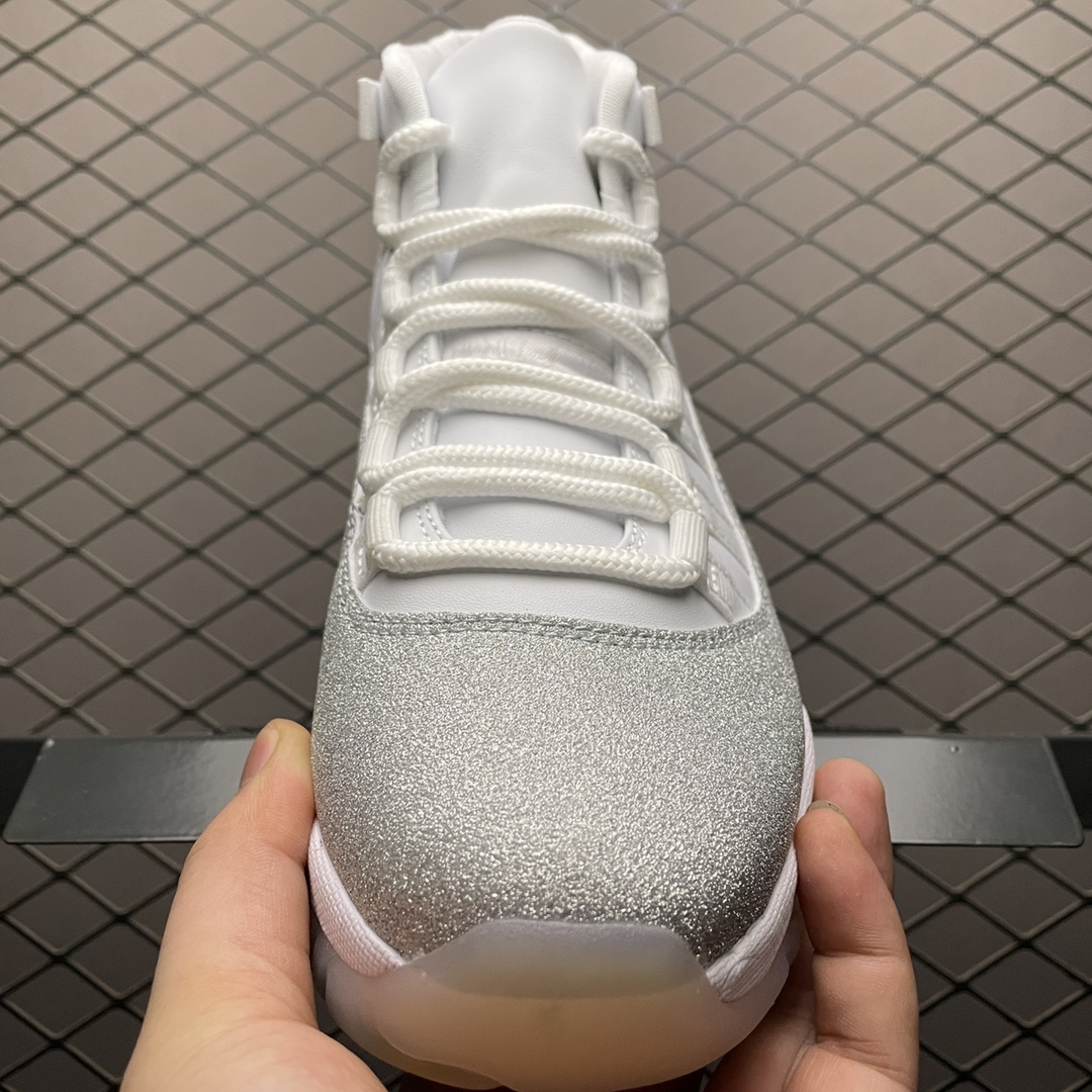 JRD 11 Retro White Metallic Silver AR0715-100