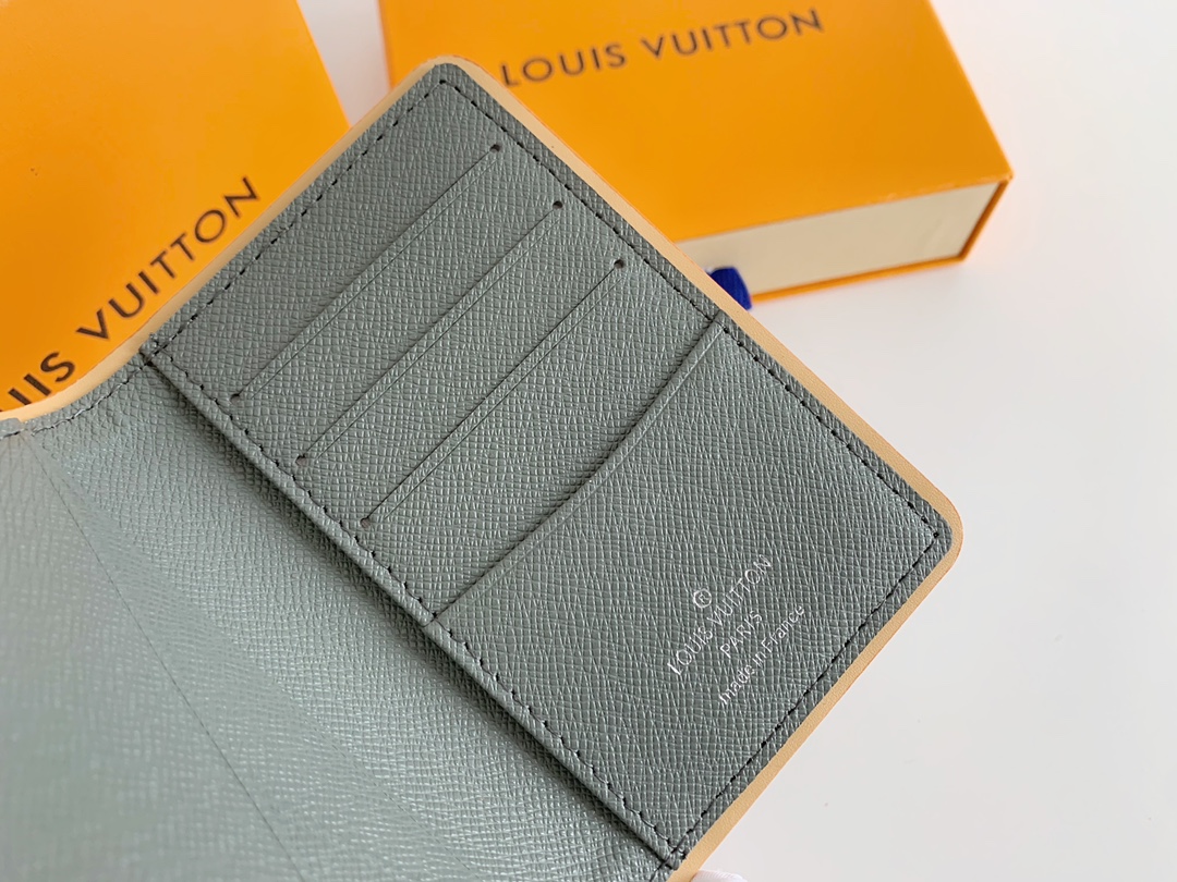 Cardholder 3.1″x4.3″x0.4″ BB-918000104