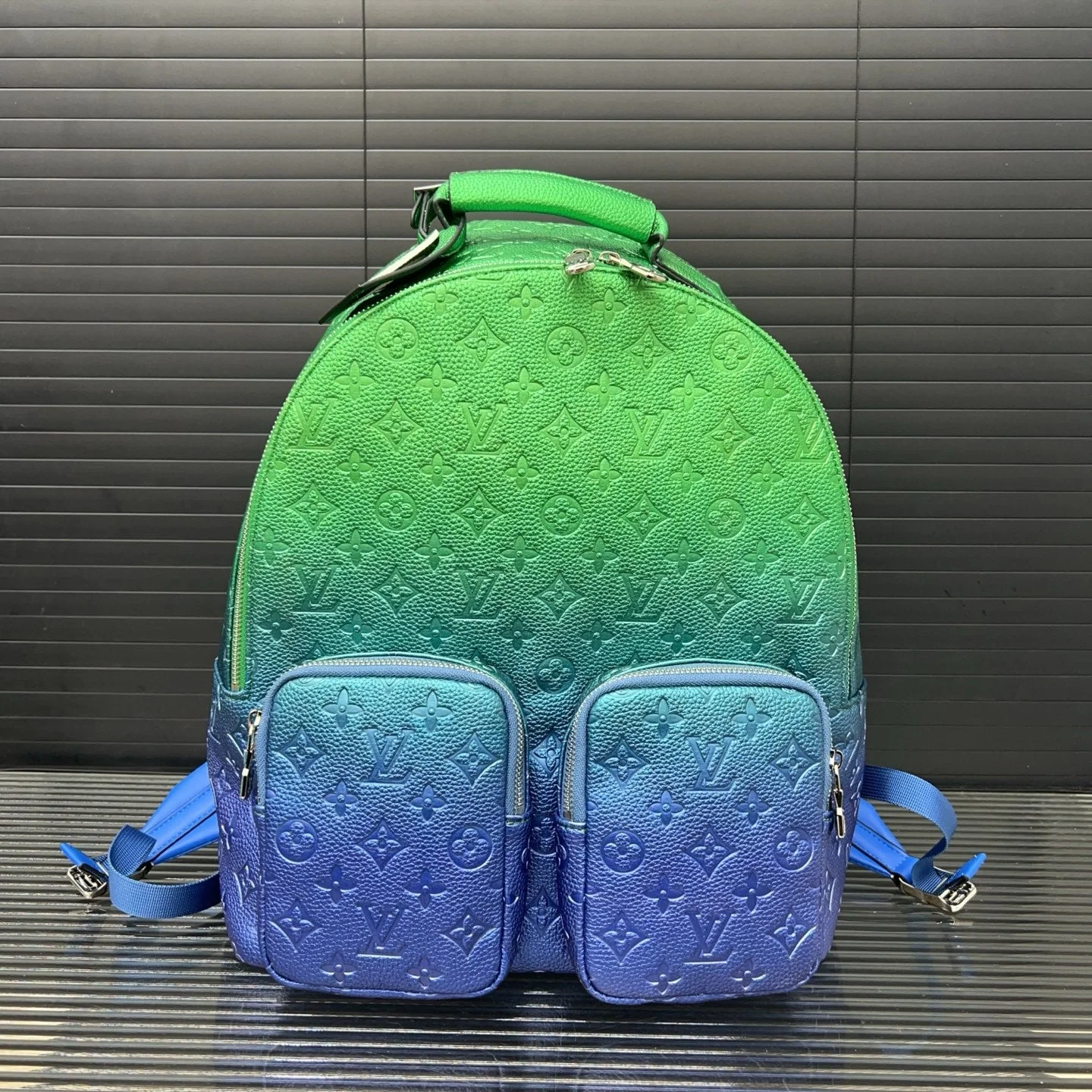 【Louis Vuitton】◆Neon Gradient｜A classic yet fresh design♪ Spring limited edition, only a few left in stock!