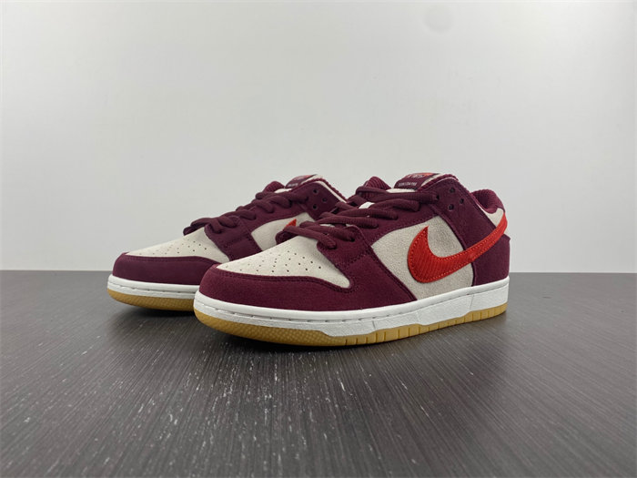 NK SB Dunk Low Skate Like a Girl  DX4589-600