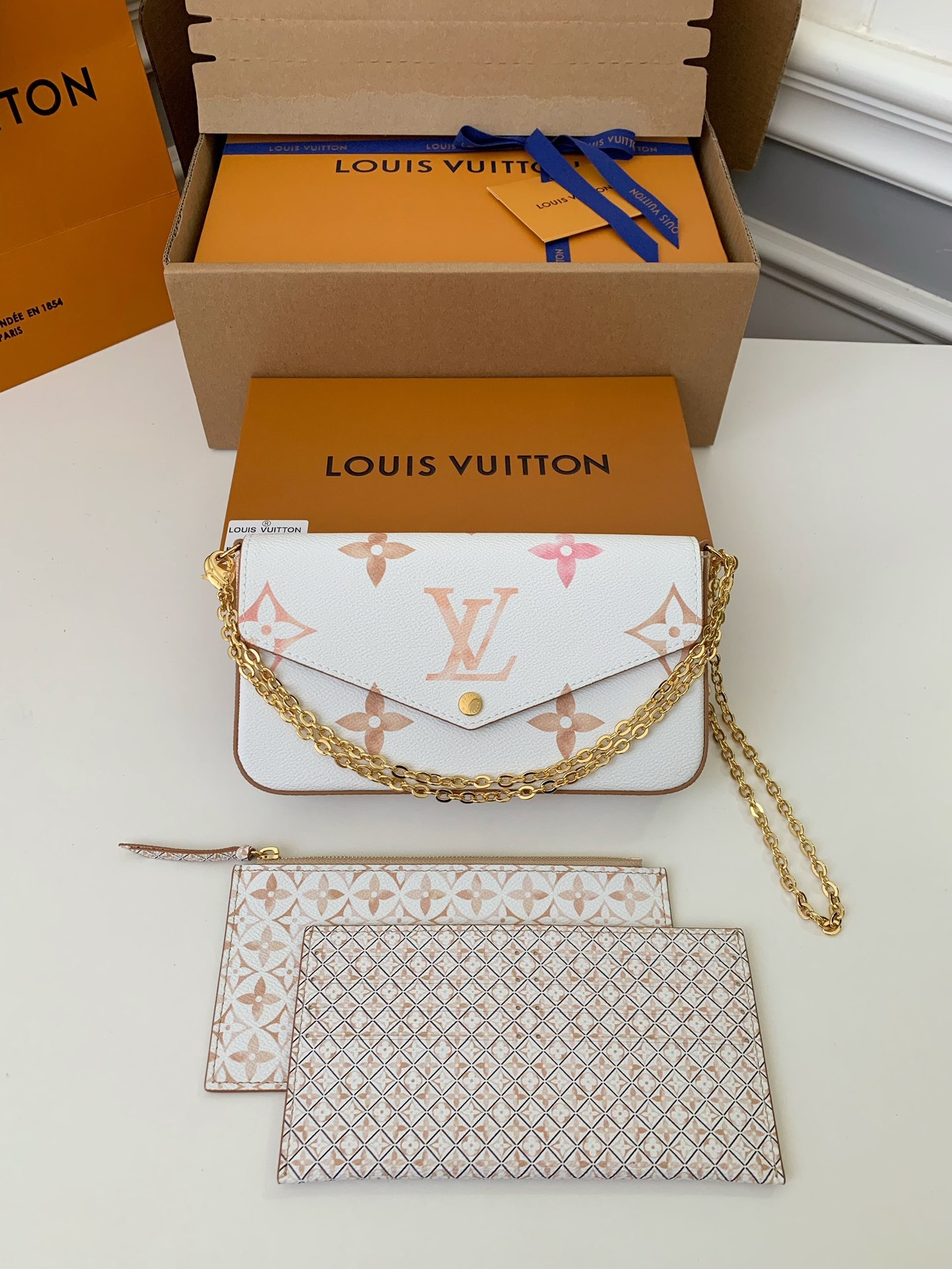 LV POCHETTE FÉLICIE 21*12*3cm